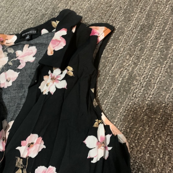 Dynamite Floral Tie Front Shirt Size Medium - Picture 3 of 4